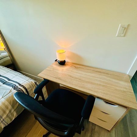 Cozy & Bright Home With Parking Victoria Eksteriør billede