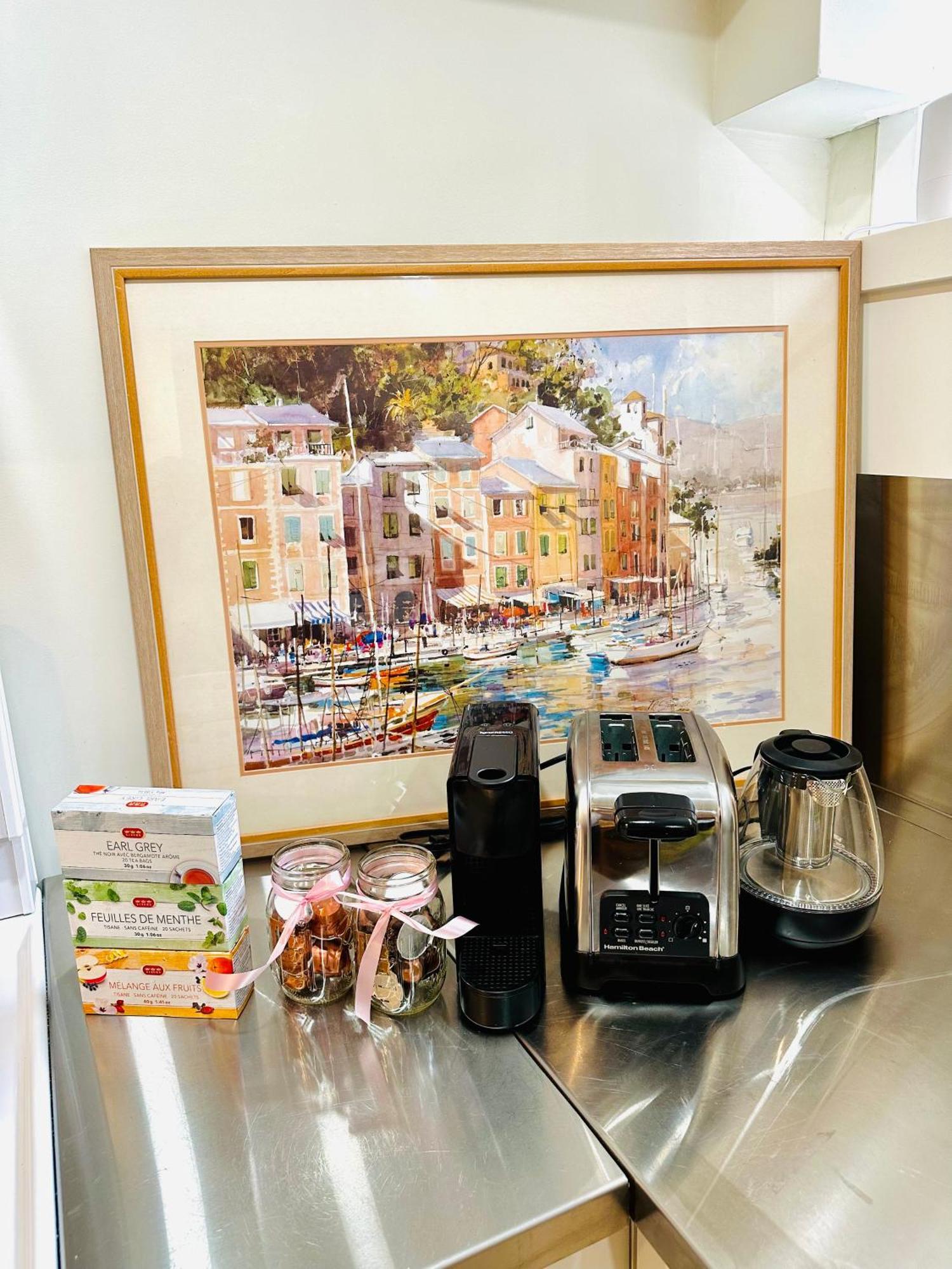 Cozy & Bright Home With Parking Victoria Eksteriør billede