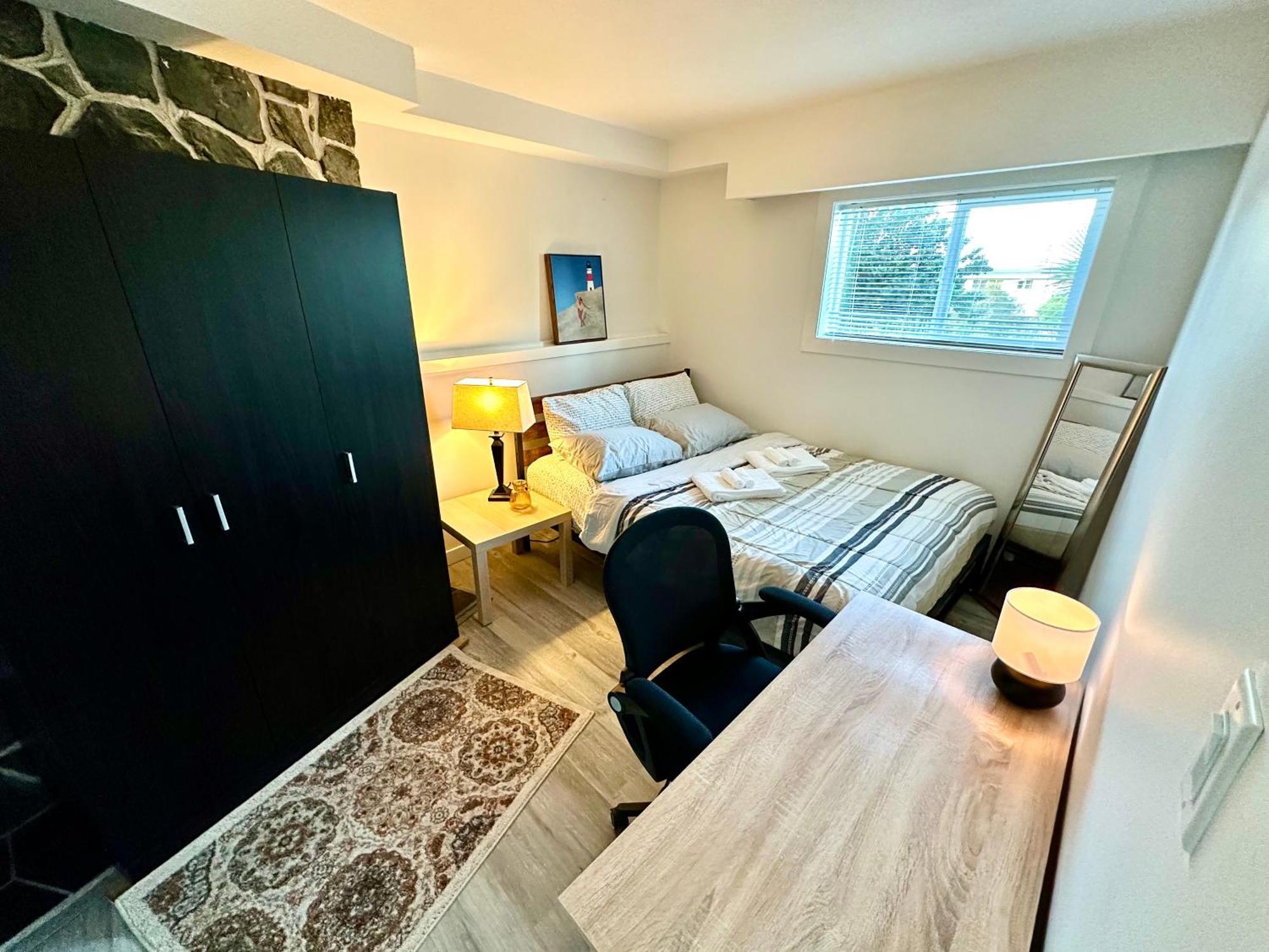 Cozy & Bright Home With Parking Victoria Eksteriør billede